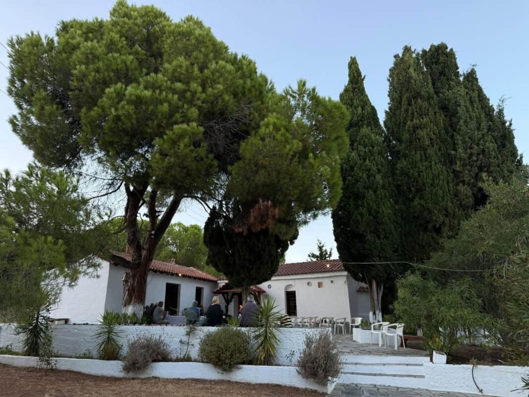 Ιερά Αγρυπνία στην Αγία Ελένη Κουκουναριές Ιερά Αγρυπνία στην Αγία Ελένη Κουκουναριές