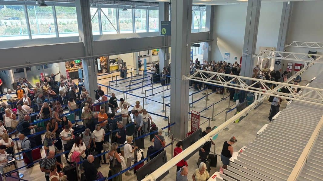 Το νέο αξιοθέατο της Σκιάθου είναι η… αίθουσα αναχωρήσεων! Το νέο αξιοθέατο της Σκιάθου είναι η… αίθουσα αναχωρήσεων!
