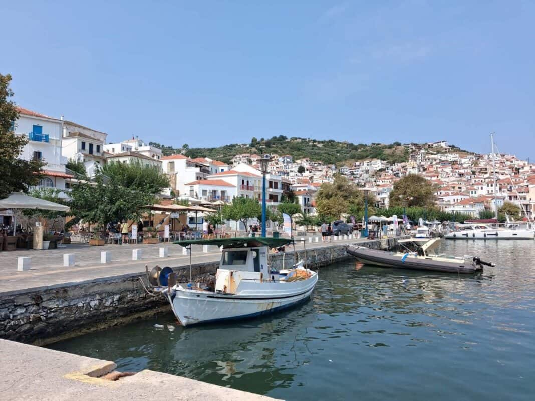 «Να ποτίζεις ένα δέντρο που δεν θα καθίσεις ποτέ στη σκιά του» – Το μήνυμα του Δημάρχου Σκοπέλου «Να ποτίζεις ένα δέντρο που δεν θα καθίσεις ποτέ στη σκιά του» – Το μήνυμα του Δημάρχου Σκοπέλου