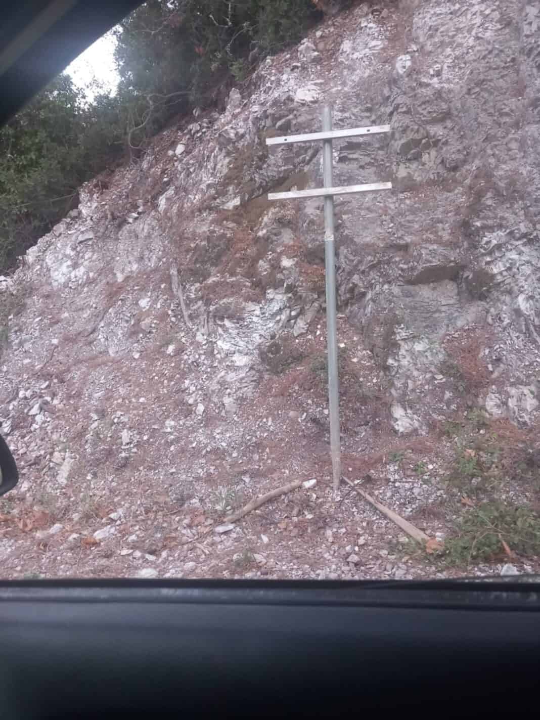 Έντονη αντίδραση του Δημάρχου Σκοπέλου για βανδαλισμό πινακίδας προς τον Άμαραντο Έντονη αντίδραση του Δημάρχου Σκοπέλου για βανδαλισμό πινακίδας προς τον Άμαραντο