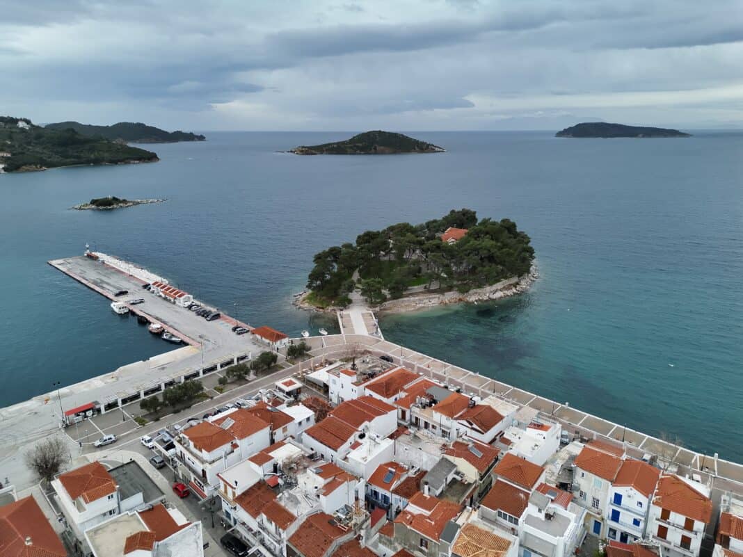Κακοκαιρία με βροχές και ισχυρές καταιγίδες σήμερα στην Μαγνησία – Πότε υποχωρούν τα φαινόμενα Κακοκαιρία με βροχές και ισχυρές καταιγίδες σήμερα στην Μαγνησία – Πότε υποχωρούν τα φαινόμενα