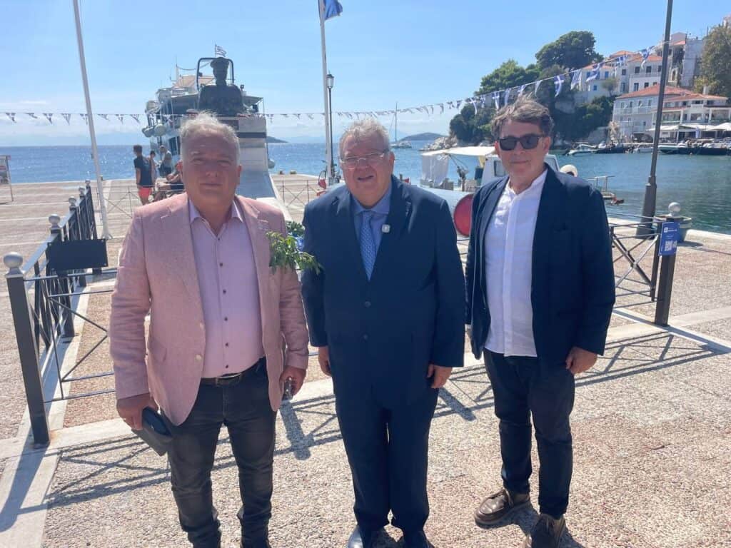 Το κόμμα «ΝΙΚΗ» τίμησε την 83η επέτειο από τη βύθιση του υποβρυχίου «Λάμπρος Κατσώνης» Το κόμμα «ΝΙΚΗ» τίμησε την 83η επέτειο από τη βύθιση του υποβρυχίου «Λάμπρος Κατσώνης»