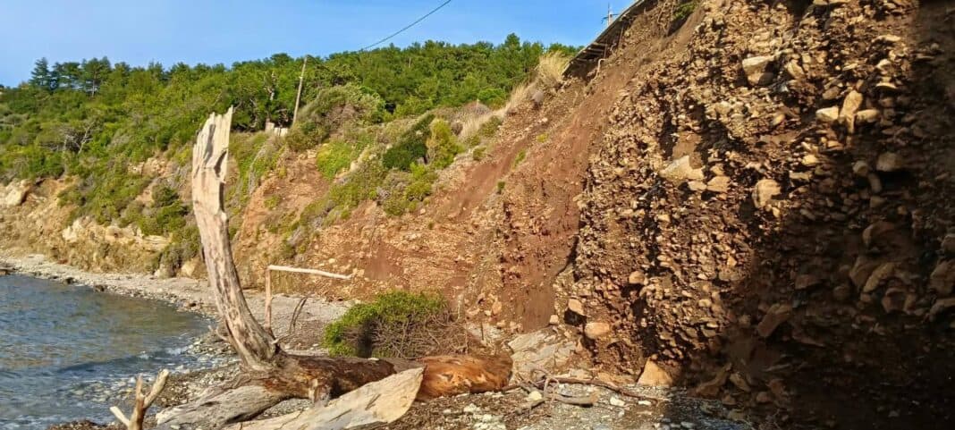 Σταμάτης Περίσσης: Ευχαριστίες στον Περιφερειάρχη για την ένταξη σημαντικών αντιπλημμυρικών έργων και την αποκατάσταση του δρόμου της Αμπελικής Σταμάτης Περίσσης: Ευχαριστίες στον Περιφερειάρχη για την ένταξη σημαντικών αντιπλημμυρικών έργων και την αποκατάσταση του δρόμου της Αμπελικής