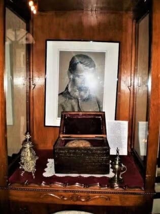 Πού βρίσκεται το ιστορικό κασελάκι του Παπαδιαμάντη; Ερωτήματα για τη μετακίνησή του από την Παναγία Λιμνιά Πού βρίσκεται το ιστορικό κασελάκι του Παπαδιαμάντη; Ερωτήματα για τη μετακίνησή του από την Παναγία Λιμνιά