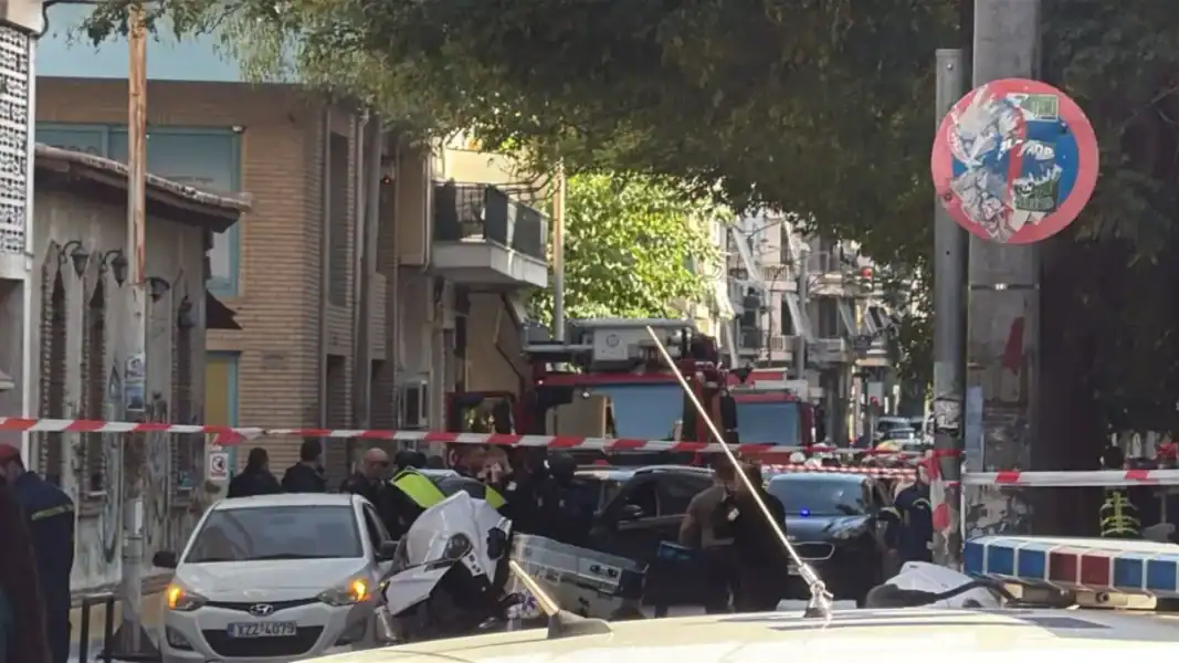 Έκρηξη στον Κολωνό με υποψία παγίδας θανάτου – 4 τραυματίες, δύο αστυνομικοί και δύο πολίτες Έκρηξη στον Κολωνό με υποψία παγίδας θανάτου – 4 τραυματίες, δύο αστυνομικοί και δύο πολίτες