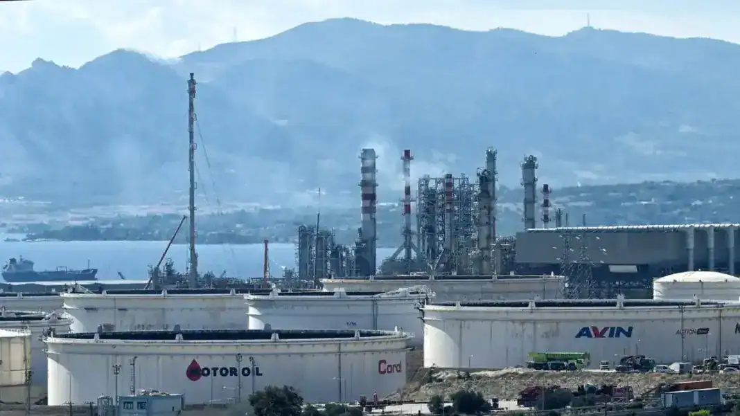 Νέα έκρηξη με δύο τραυματίες στα διυλιστήρια της Motor Oil Νέα έκρηξη με δύο τραυματίες στα διυλιστήρια της Motor Oil